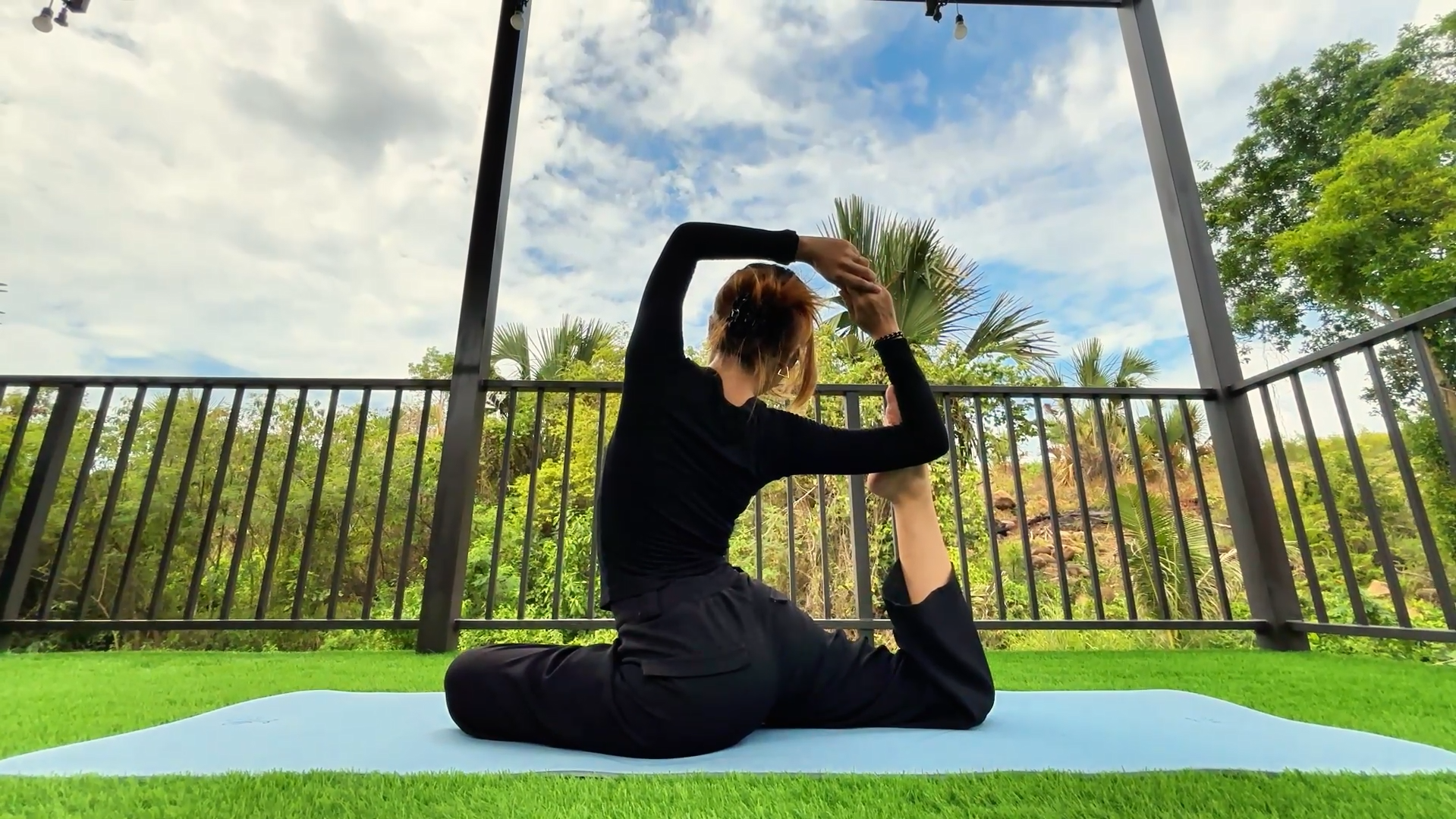 Yoga đón nắng mai - 3